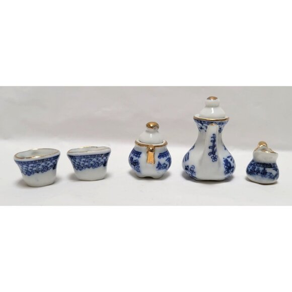 Vintage 7 Piece Miniature Blue Willow Hand Painted Porcelain Tea Set - Picture 5 of 7